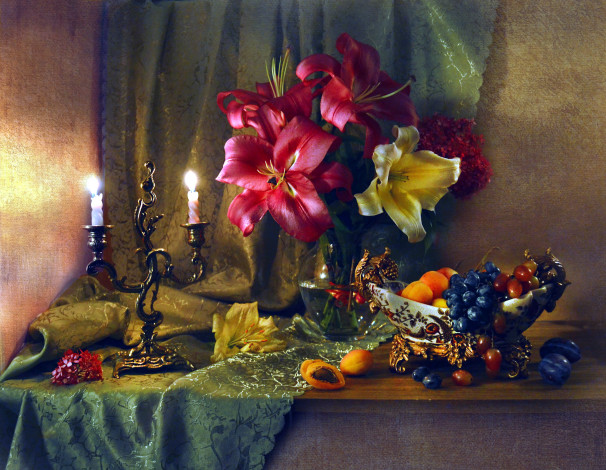 Обои картинки фото еда, натюрморт, виноград, абрикосы, сливы, свечи, букет, лилии