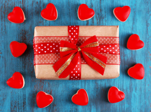 Картинка праздничные подарки+и+коробочки подарок сердечки