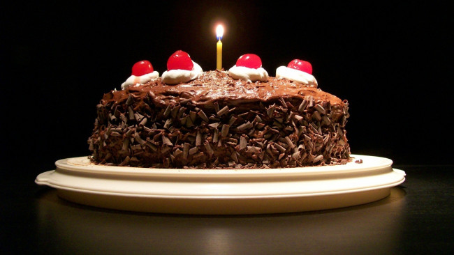 Обои картинки фото еда, пирожные, кексы, печенье, торт, шоколад, свечка, сладкое