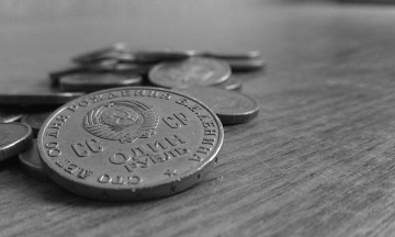 Картинка разное золото +купюры +монеты деньги монеты рубли крупным планом ссср рeтрo юбилeйный