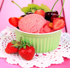 Картинка еда мороженое +десерты клубника черешня киви