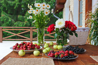 обоя еда, фрукты,  ягоды, цветы, смородина, клубника, яблоки
