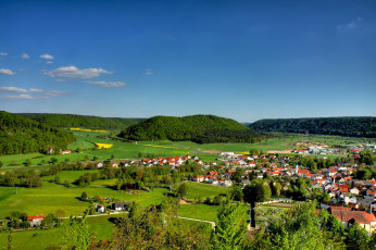 обоя германия бавария дитфурт-ан-дер-альтмюль, города, - панорамы, городок, бавария, пейзаж, германия, трава, дома