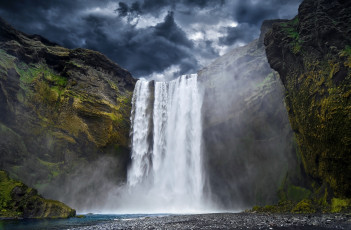 Картинка природа водопады водопад скалы тучи