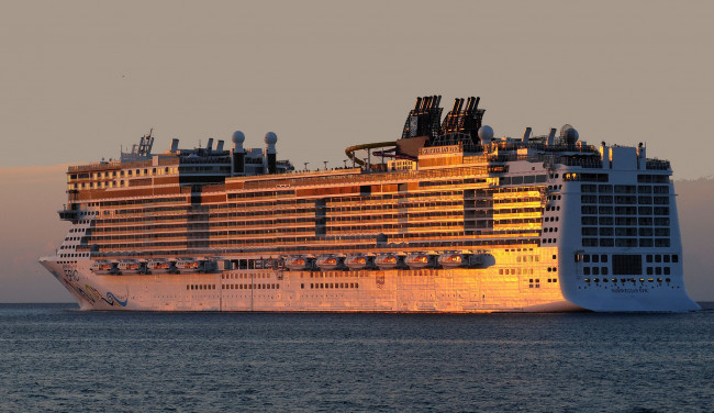 Обои картинки фото norwegian epic, корабли, лайнеры, океан, лайнер, круиз