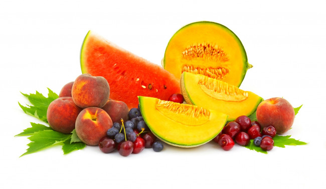 Обои картинки фото еда, фрукты,  ягоды, белый, фон, дыня, черника, персики, вишня, ягоды, арбуз