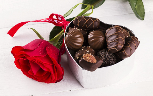 Обои картинки фото еда, конфеты,  шоколад,  мармелад,  сладости, роза