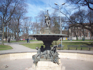 Картинка рига фонтан верманском парке города латвия