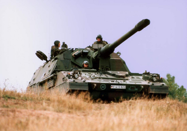Обои картинки фото техника, военная, гусеничная, бронетехника, сау, панцерхаубице, 2000