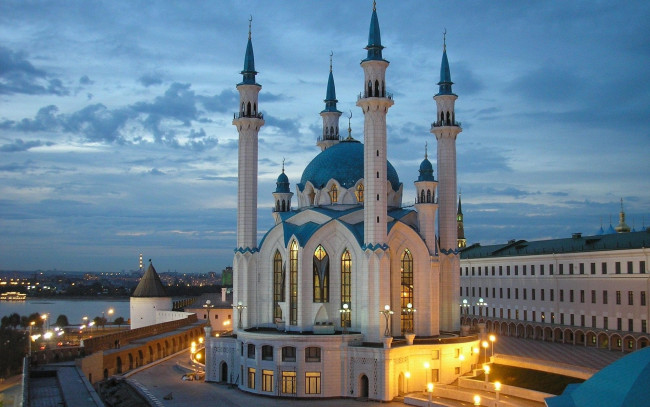 Обои картинки фото города, мечети, медресе, мечеть, вечер, фонари, кул, шариф, казань, татарстан