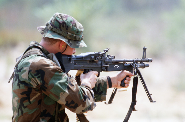 Обои картинки фото оружие, армия, спецназ, пулемет, стрелок
