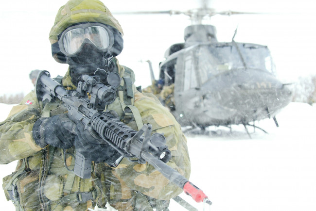 Обои картинки фото оружие, армия, спецназ, автомат, очки, зима