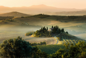 Картинка города -+пейзажи италия тоскана лето август поля свет утро