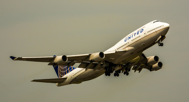Обои картинки фото boeing 747, авиация, пассажирские самолёты, полет, небо, авиалайнер