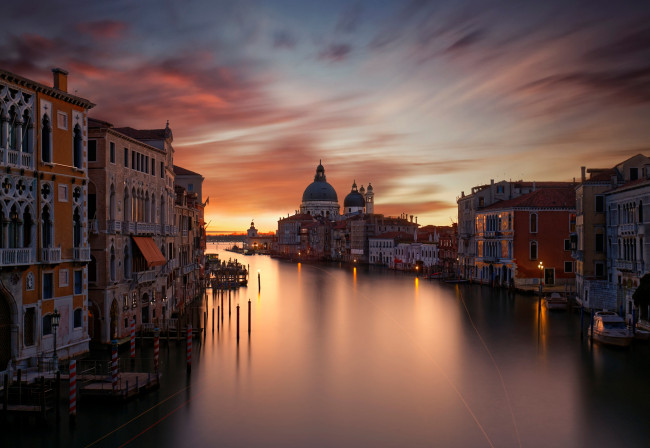 Обои картинки фото города, венеция , италия, город, венеция, гранд-канал, большой, канал, ночь, вечер, дома, огни, свет, выдержка