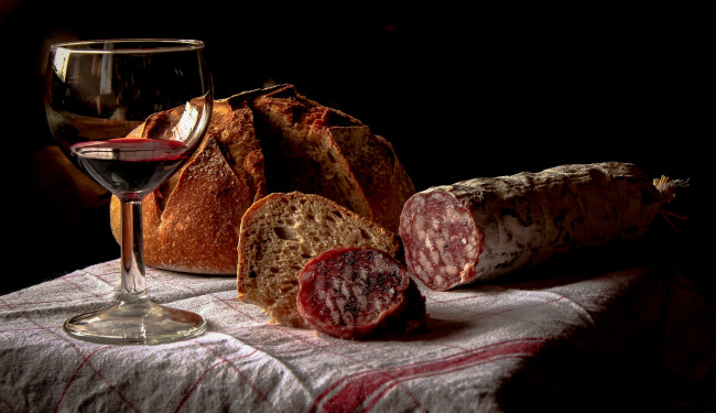Обои картинки фото еда, натюрморт, колбаса, хлеб, вино