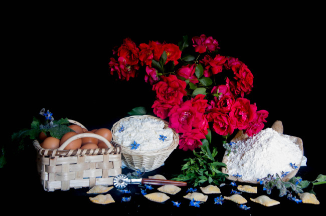 Обои картинки фото еда, натюрморт, яйца, цветы