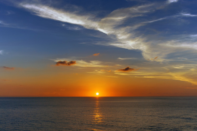 Обои картинки фото природа, восходы, закаты, горизонт, небо, солнце, океан, тихий, облака, закат