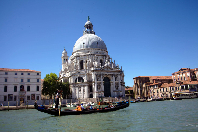 Обои картинки фото города, венеция , италия, канал, собор, гондола