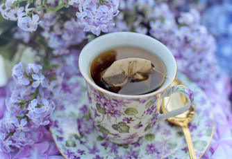 Картинка еда напитки +чай сирень чашка блюдце чай пакетик