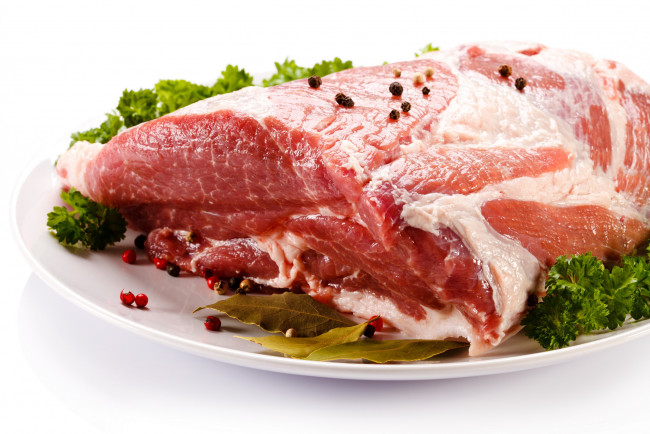 Обои картинки фото еда, мясные блюда, петрушка, лавровый, лист, перец, мясо, свежее, свинина