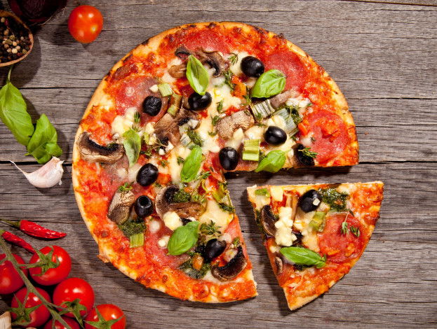 Обои картинки фото еда, пицца, маслины, овощи