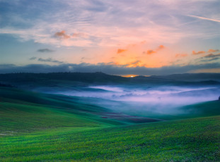Картинка природа поля италия тоскана долина поле туман