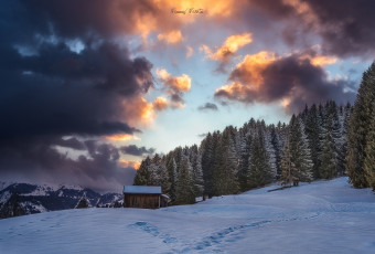 Картинка природа зима облака небо домик снег горы альпы лес