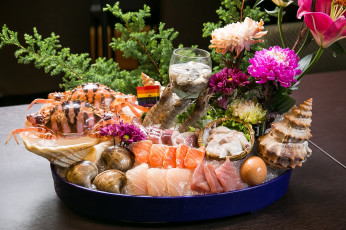 обоя еда, рыба,  морепродукты,  суши,  роллы, сервировка, крабы, дизайн, морепродукты, японская, кухня, цветы, кальмары, мидии, креветки, лосось, моллюски, ракушка
