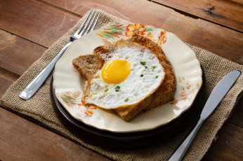 Картинка еда Яичные+блюда вилка нож яичница яйцо хлеб
