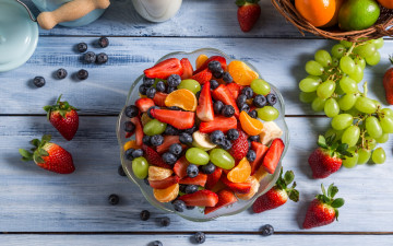 Картинка еда фрукты +ягоды десерт berries фруктовый салат ягоды fruits fresh черника виноград клубника