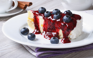 Картинка еда пирожные +кексы +печенье berries ягоды черника крем кусочек торт sweet сладкое десерт dessert cake выпечка