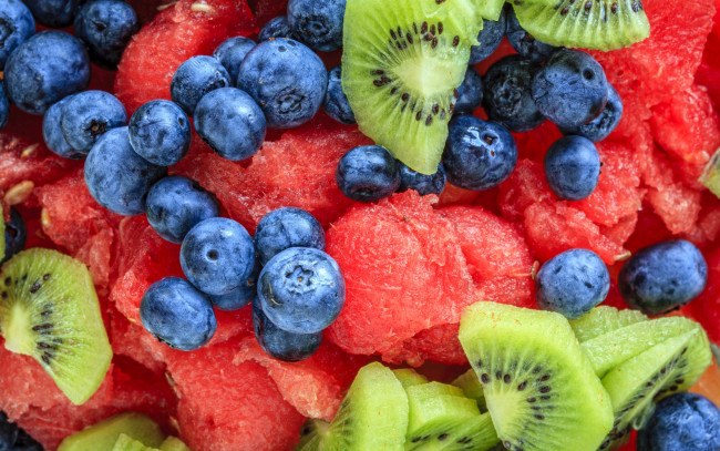 Обои картинки фото еда, фрукты,  ягоды, черника, киви, berries, fruits, fresh, десерт, фруктовый, салат, ягоды, арбуз