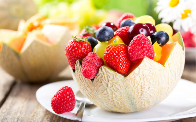 Обои картинки фото еда, фрукты,  ягоды, дыня, десерт, черника, малина, клубника, фруктовый, салат, ягоды, berries, fresh, fruits