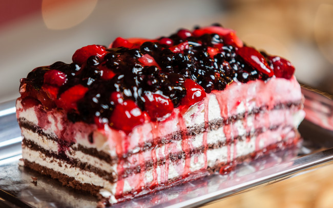 Обои картинки фото еда, пирожные,  кексы,  печенье, berries, cake, sweet, dessert, десерт, сладкое, ягоды, торт, пирожное, выпечка, клубника, крем