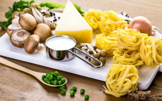 Обои картинки фото еда, разное, cheese, pasta, mushrooms, сыр, горох, грибы, макароны