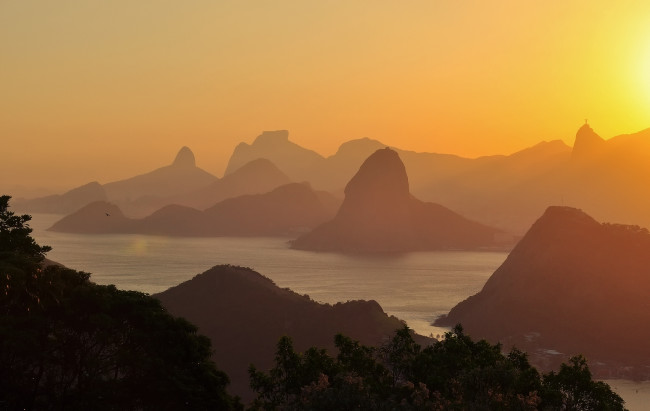 Обои картинки фото природа, пейзажи, рассвет, бразилия, горы, сопки, море, солнце, утро
