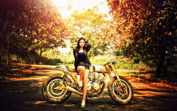 Картинка girls+and+moto+48 мотоциклы мото+с+девушкой girls moto желтый