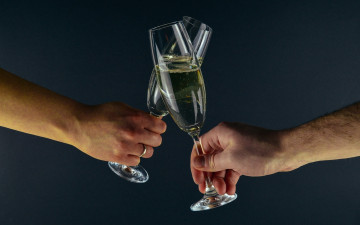 Картинка разное руки тост шампанское фужеры праздник