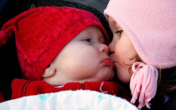 Картинка разное дети поцелуй лица
