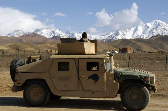 обоя техника, военная, афганистан, бронеавтомобиль, колесная, бронетехника, м998, hummer
