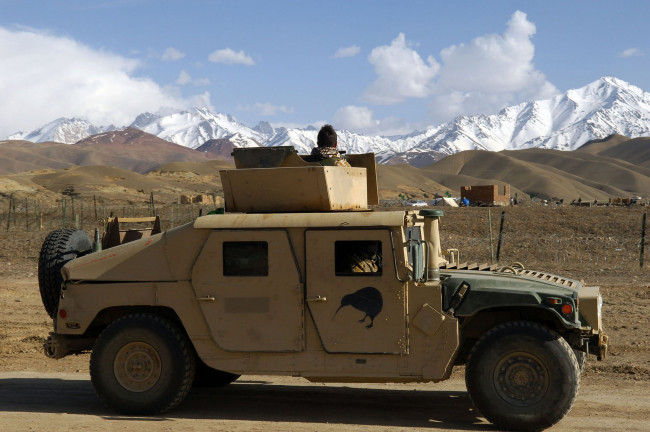 Обои картинки фото техника, военная, афганистан, бронеавтомобиль, колесная, бронетехника, м998, hummer