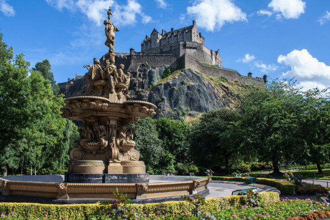Обои картинки фото города, эдинбург , шотландия, замок, фонтан