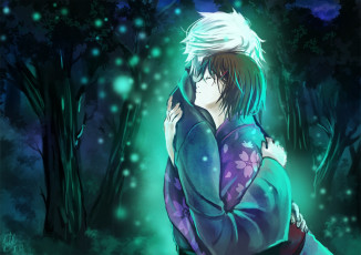 Картинка аниме hotarubi+no+mori+e улыбка ночь девушка лес кимоно объятия деревья парень