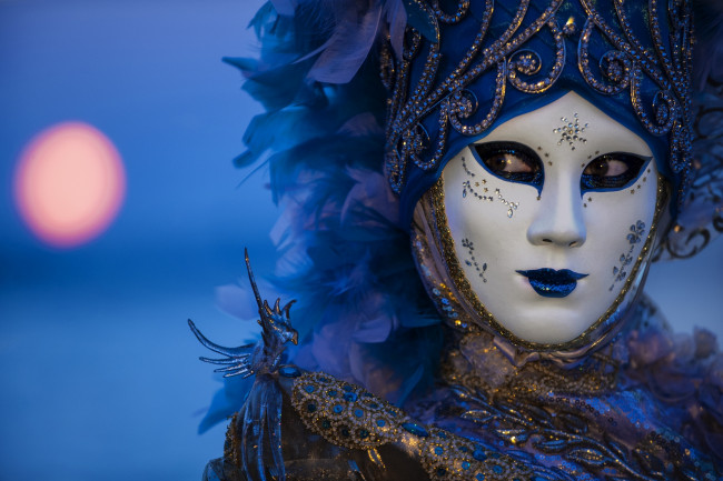 Обои картинки фото разное, маски,  карнавальные костюмы, перья, маска, ночь, карнавал