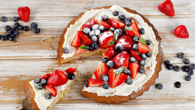 Обои картинки фото еда, пироги, пирог, ягоды, черника, клубника