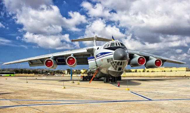 Обои картинки фото ilyushin il-76, авиация, военно-транспортные самолёты, вта