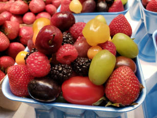 Картинка еда фрукты +ягоды ежевика малина клубника виноград