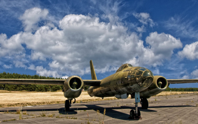 Обои картинки фото авиация, боевые самолёты, ил-28