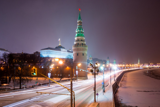 Обои картинки фото москва, города, москва , россия, кремль, огни, ночь, зима